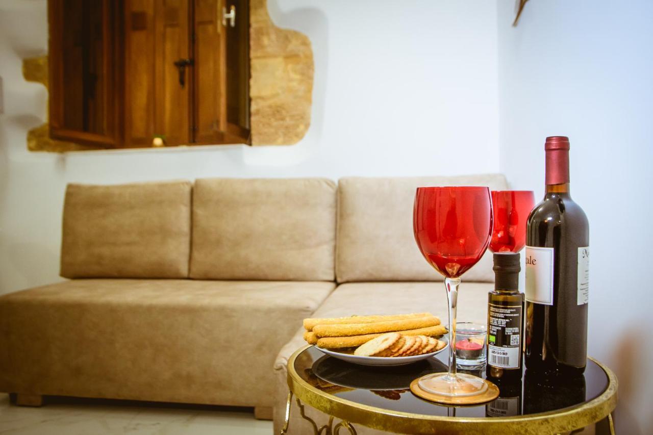 Konmari Boutique Suites Chania  Buitenkant foto