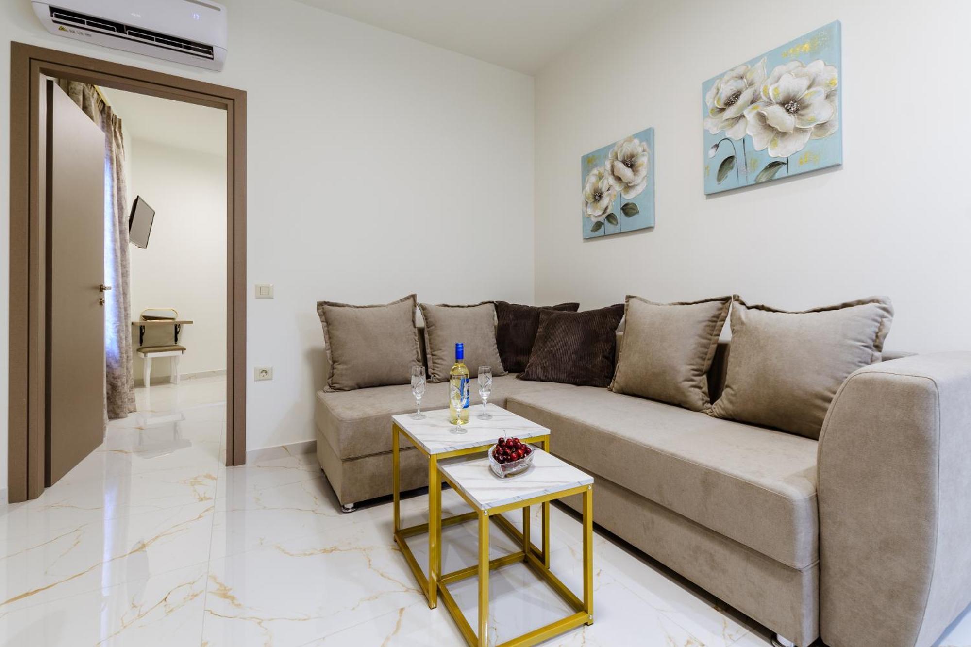 Konmari Boutique Suites Chania  Buitenkant foto