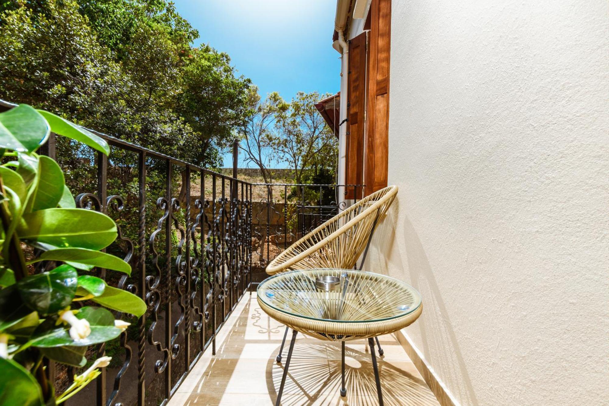 Konmari Boutique Suites Chania  Buitenkant foto
